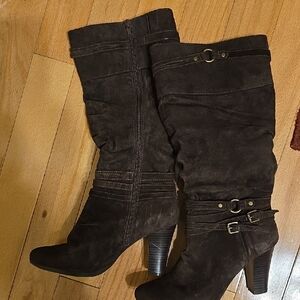 White Mountain Dark Brown Heeled Boots